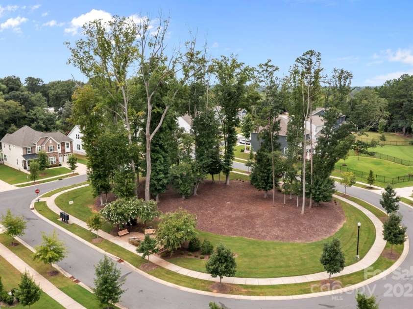 12710 Longford Crossing Place, Huntersville, NC 28078.  MLS# CAR4294654, YatesRealty ID 34868. Neighborhood Pocket Park