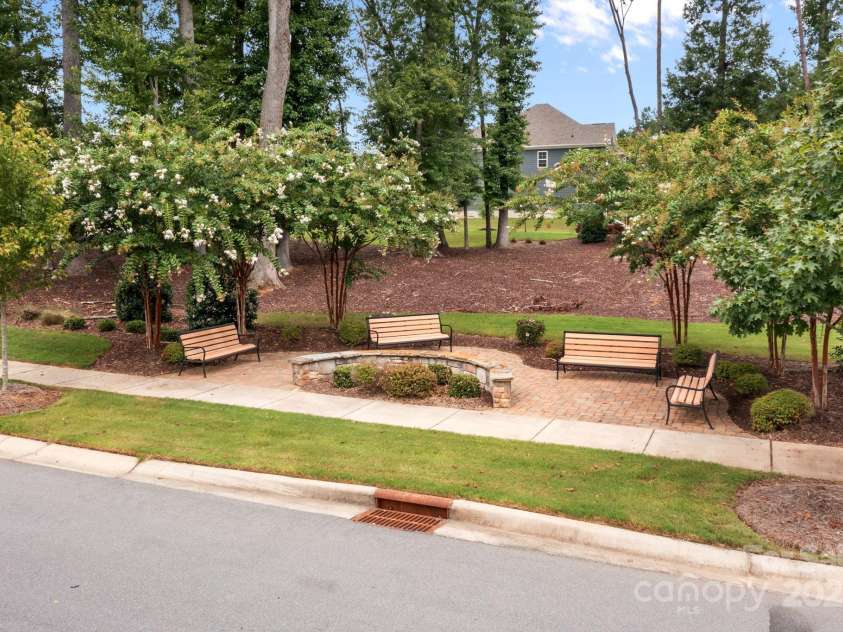 12710 Longford Crossing Place, Huntersville, NC 28078.  MLS# CAR4294654, YatesRealty ID 34868. Neighborhood Pocket Park Benches