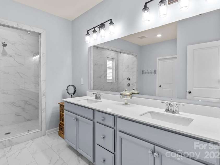 12710 Longford Crossing Place, Huntersville, NC 28078.  MLS# CAR4294654, YatesRealty ID 34868. Primary bath w/ double vanity