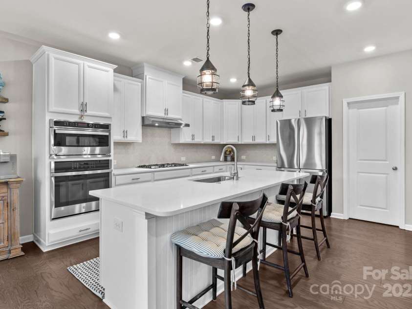 12710 Longford Crossing Place, Huntersville, NC 28078.  MLS# CAR4294654, YatesRealty ID 34868. This kitchen is the heart of the home!