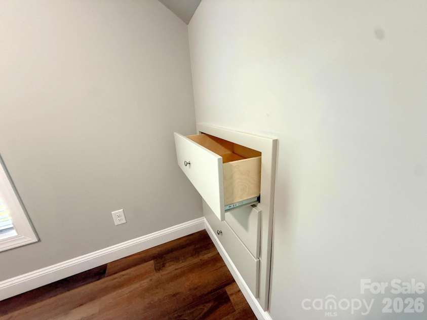 521 Johnson Street, Chester, SC 29706.  MLS# CAR4400310, YatesRealty ID 34869. Built-In Storage – Convenient built-in drawer storage maximizes functionality while making efficient use of the upper-level space.