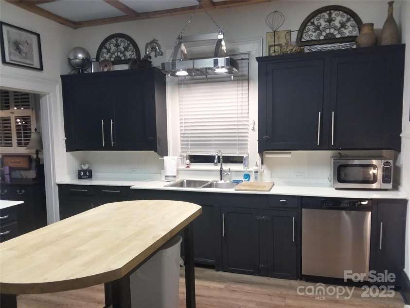 178 Caldwell Street, Brevard, NC 28712.  MLS# CAR4289391, YatesRealty ID 3487. 