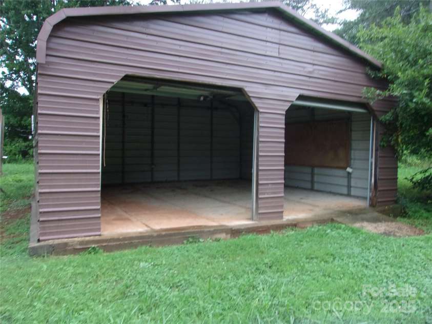 163 Whitney Lane, Statesville, NC 28625.  MLS# CAR4293598, YatesRealty ID 34870. Detached garage