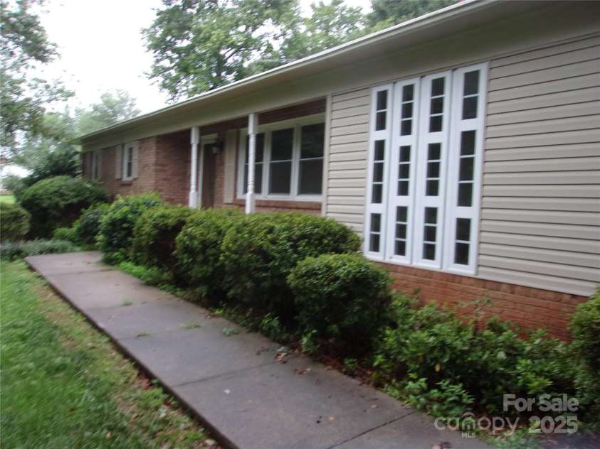 163 Whitney Lane, Statesville, NC 28625.  MLS# CAR4293598, YatesRealty ID 34870. Front concrete waklk