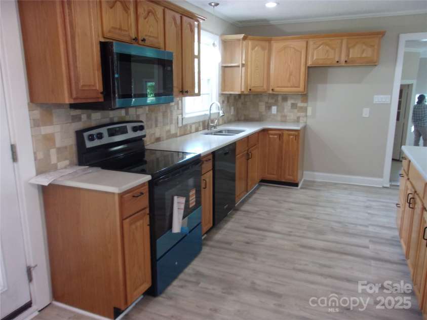 163 Whitney Lane, Statesville, NC 28625.  MLS# CAR4293598, YatesRealty ID 34870. Kitchen