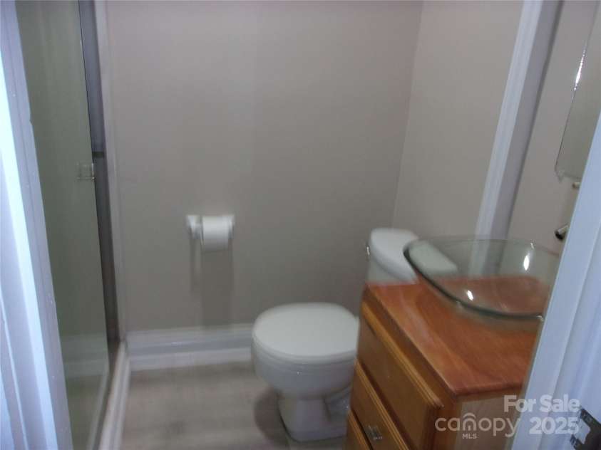 163 Whitney Lane, Statesville, NC 28625.  MLS# CAR4293598, YatesRealty ID 34870. Primary full bath
