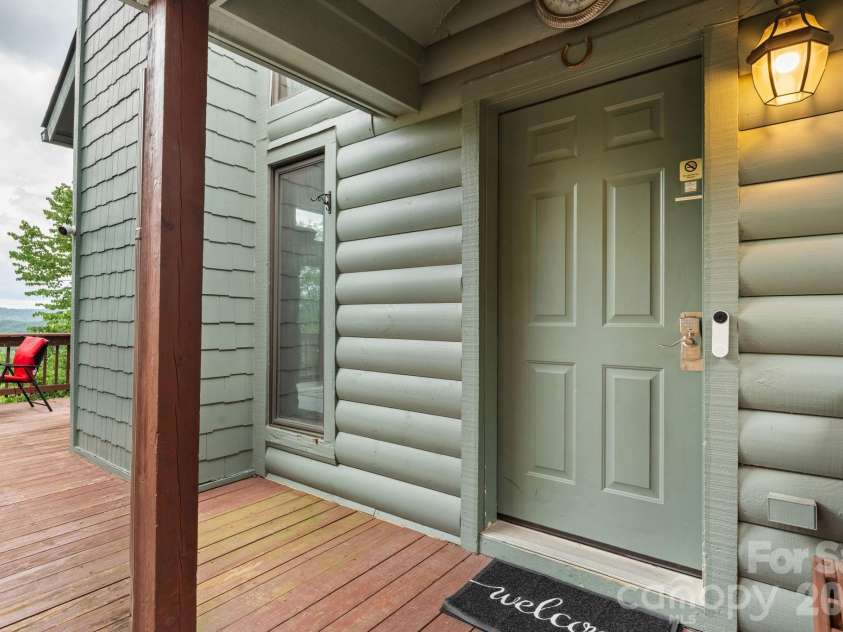 218 Slope View Drive, Sugar Mountain, NC 28604.  MLS# CAR4397984, YatesRealty ID 34871. 