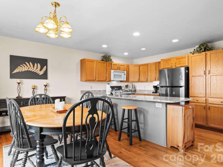 218 Slope View Drive, Sugar Mountain, NC 28604.  MLS# CAR4397984, YatesRealty ID 34871. 