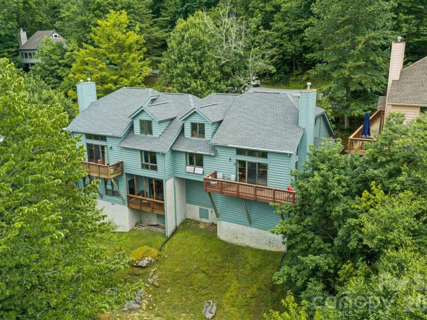 218 Slope View Drive, Sugar Mountain, NC 28604.  MLS# CAR4397984, YatesRealty ID 34871. 
