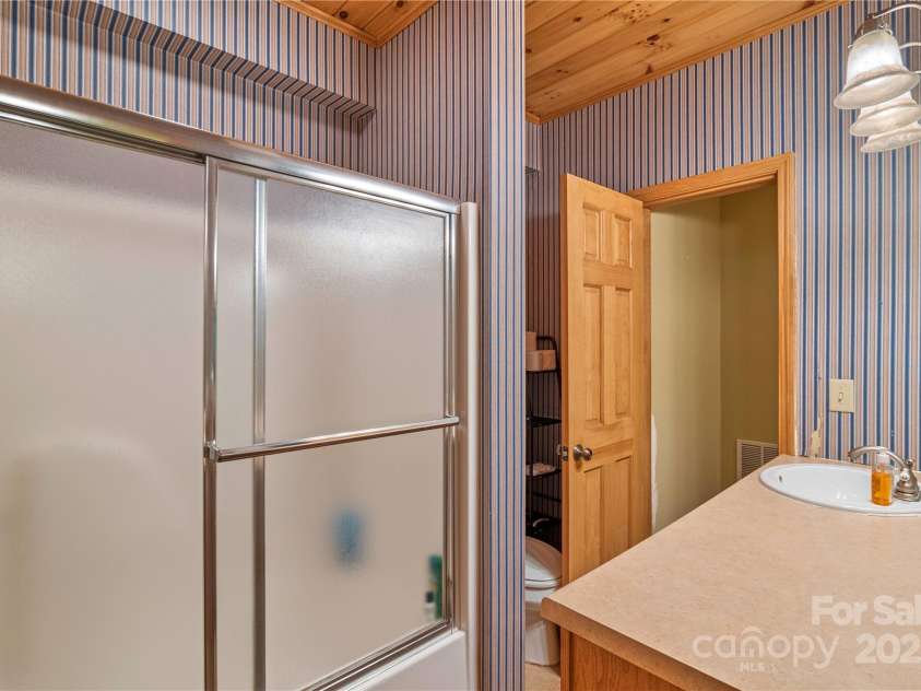12215 Big Laurel Road, Marshall, NC 28753.  MLS# CAR4289922, YatesRealty ID 34872. Lower level guest full bath with tub/shower combo