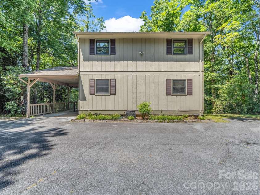 2760 Ugugu Drive, Brevard, NC 28712.  MLS# CAR4400330, YatesRealty ID 34872. 