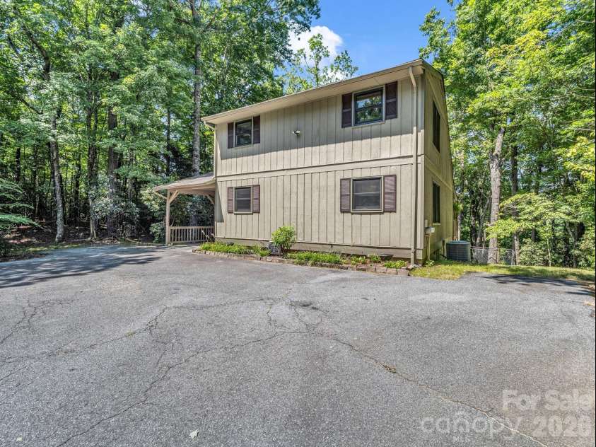 2760 Ugugu Drive, Brevard, NC 28712.  MLS# CAR4400330, YatesRealty ID 34872. 