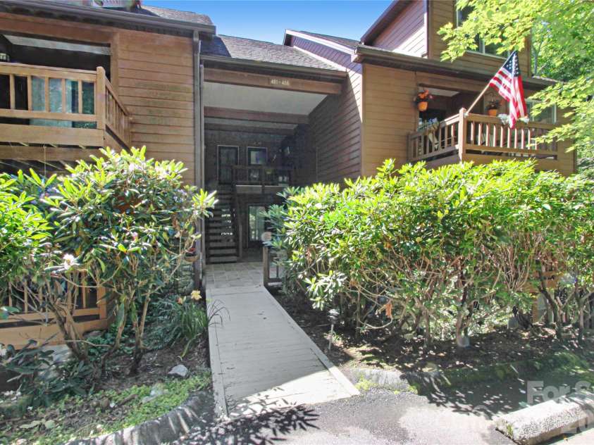 105 Toxaway Views Drive, Lake Toxaway, NC 28747.  MLS# CAR4399587, YatesRealty ID 34873. 