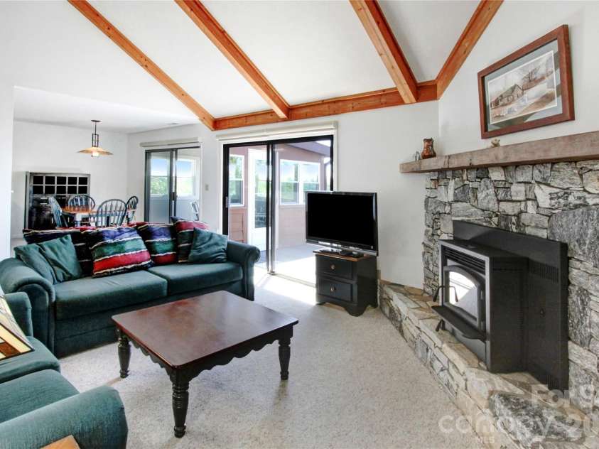 105 Toxaway Views Drive, Lake Toxaway, NC 28747.  MLS# CAR4399587, YatesRealty ID 34873. 