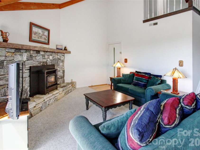 105 Toxaway Views Drive, Lake Toxaway, NC 28747.  MLS# CAR4399587, YatesRealty ID 34873. 