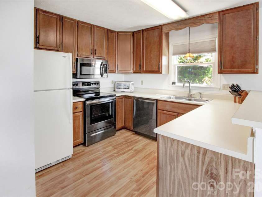 105 Toxaway Views Drive, Lake Toxaway, NC 28747.  MLS# CAR4399587, YatesRealty ID 34873. 