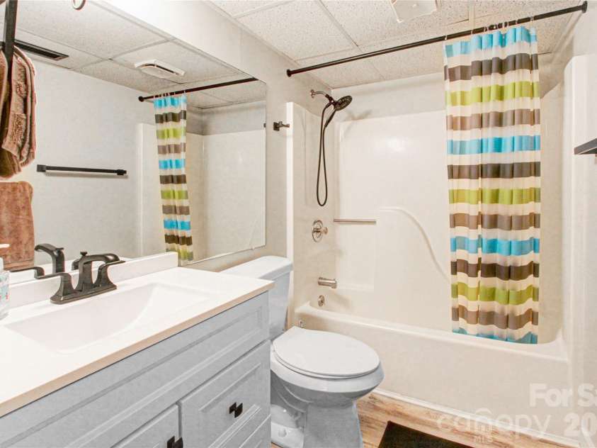 105 Toxaway Views Drive, Lake Toxaway, NC 28747.  MLS# CAR4399587, YatesRealty ID 34873. 