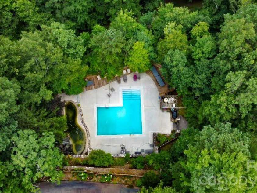 105 Toxaway Views Drive, Lake Toxaway, NC 28747.  MLS# CAR4399587, YatesRealty ID 34873. 
