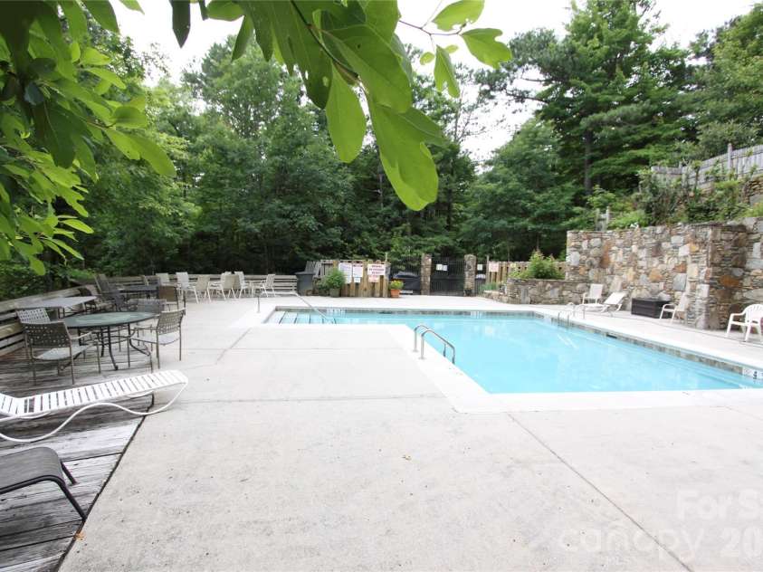 105 Toxaway Views Drive, Lake Toxaway, NC 28747.  MLS# CAR4399587, YatesRealty ID 34873. 