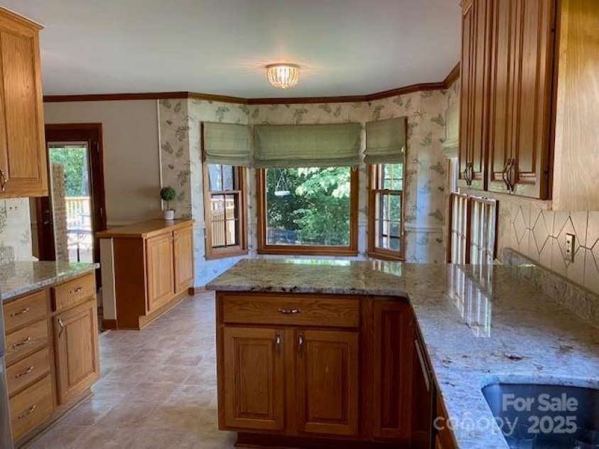 6632 Summer Darby Lane, Charlotte, NC 28270.  MLS# CAR4294169, YatesRealty ID 34873. 