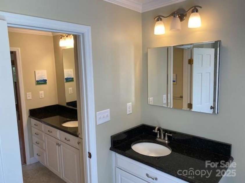 6632 Summer Darby Lane, Charlotte, NC 28270.  MLS# CAR4294169, YatesRealty ID 34873. 