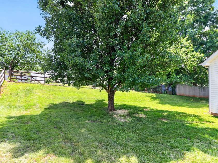 1048 Sandy Point Drive, Concord, NC 28025.  MLS# CAR4400416, YatesRealty ID 34875. 
