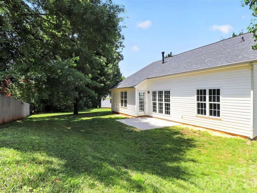 1048 Sandy Point Drive, Concord, NC 28025.  MLS# CAR4400416, YatesRealty ID 34875. 