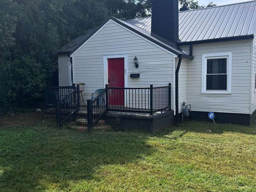 136 Broadway Street, Forest City, NC 28043.  MLS# CAR4297171, YatesRealty ID 34875. 