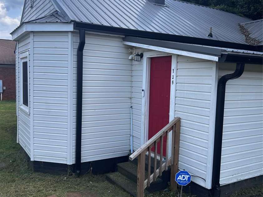 136 Broadway Street, Forest City, NC 28043.  MLS# CAR4297171, YatesRealty ID 34875. 