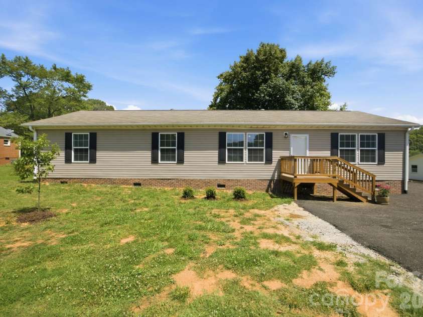 988 Mount Ulla Highway, Mooresville, NC 28115.  MLS# CAR4400269, YatesRealty ID 34876. 