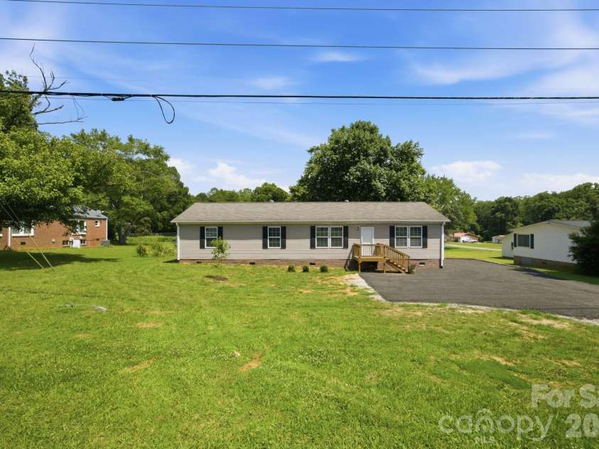 988 Mount Ulla Highway, Mooresville, NC 28115.  MLS# CAR4400269, YatesRealty ID 34876. 