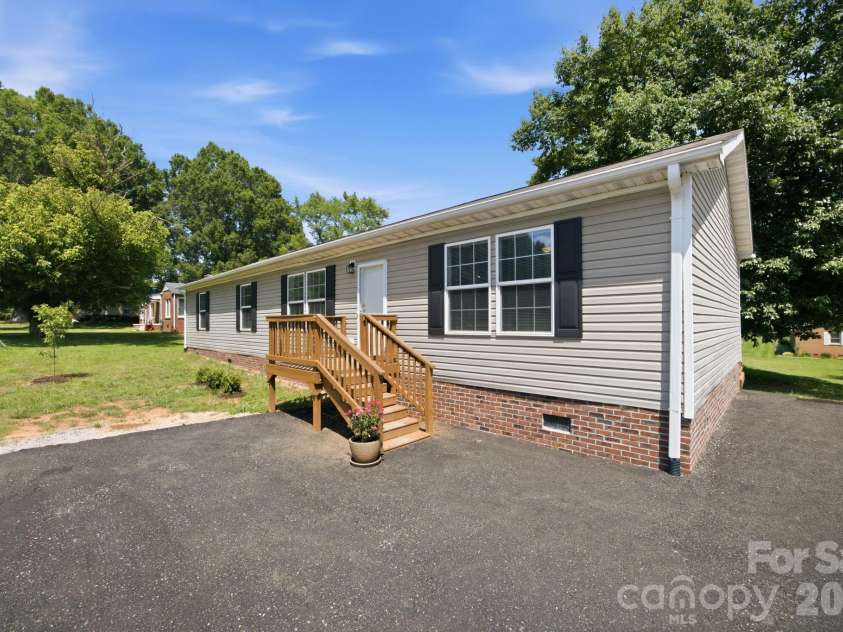 988 Mount Ulla Highway, Mooresville, NC 28115.  MLS# CAR4400269, YatesRealty ID 34876. 