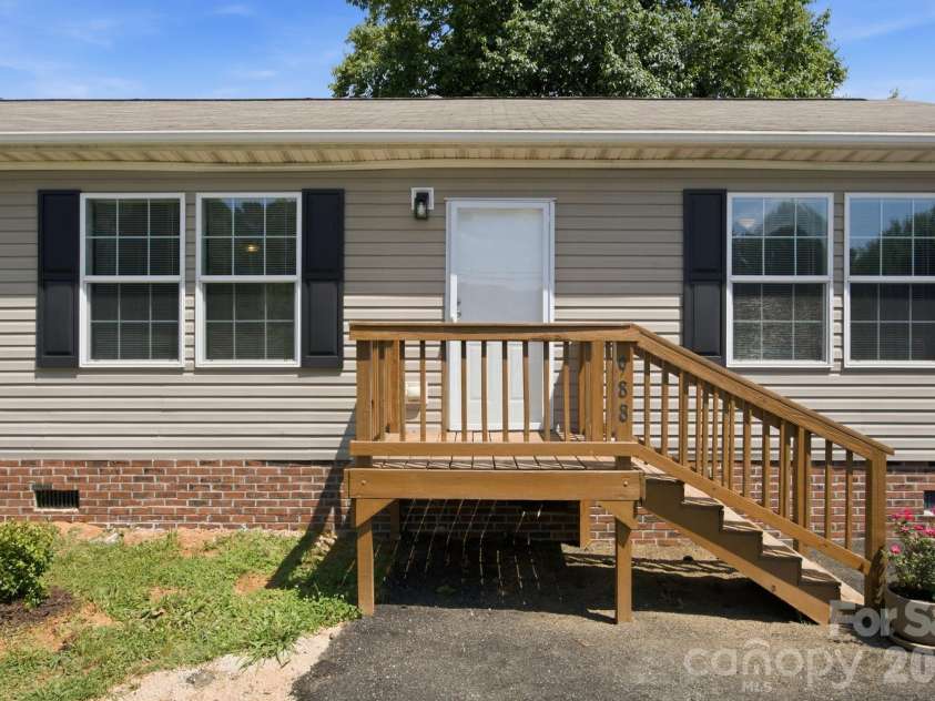 988 Mount Ulla Highway, Mooresville, NC 28115.  MLS# CAR4400269, YatesRealty ID 34876. 