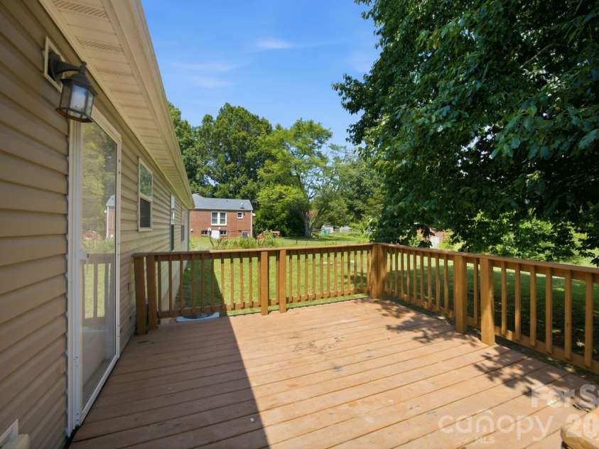 988 Mount Ulla Highway, Mooresville, NC 28115.  MLS# CAR4400269, YatesRealty ID 34876. 