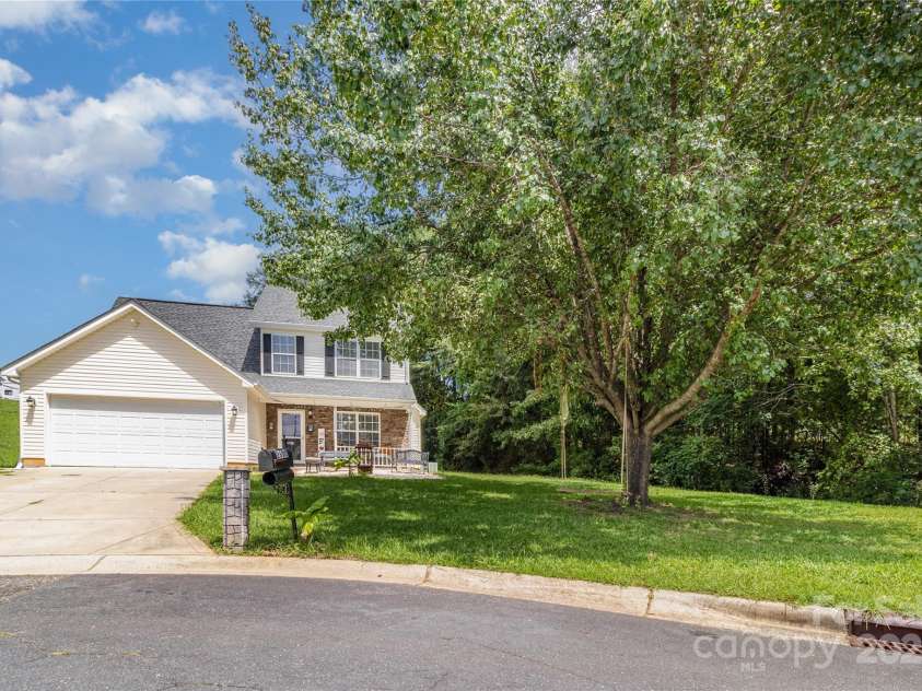 2600 Stagbuck Drive, Gastonia, NC 28052.  MLS# CAR4297044, YatesRealty ID 34877. 