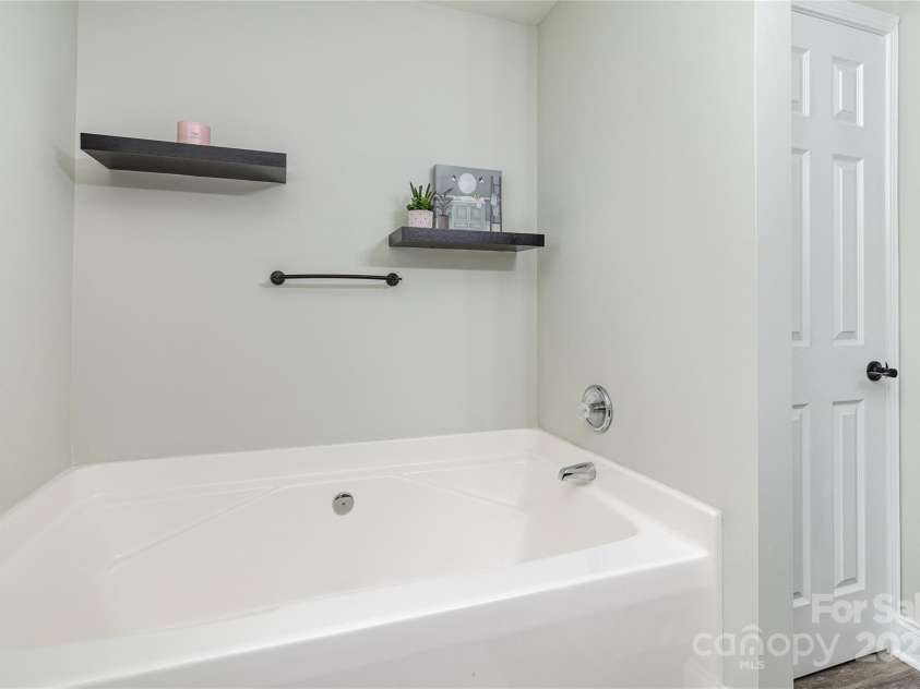 2600 Stagbuck Drive, Gastonia, NC 28052.  MLS# CAR4297044, YatesRealty ID 34877. 