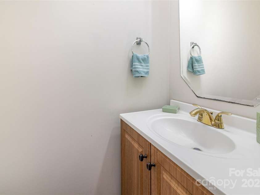 2600 Stagbuck Drive, Gastonia, NC 28052.  MLS# CAR4297044, YatesRealty ID 34877. 