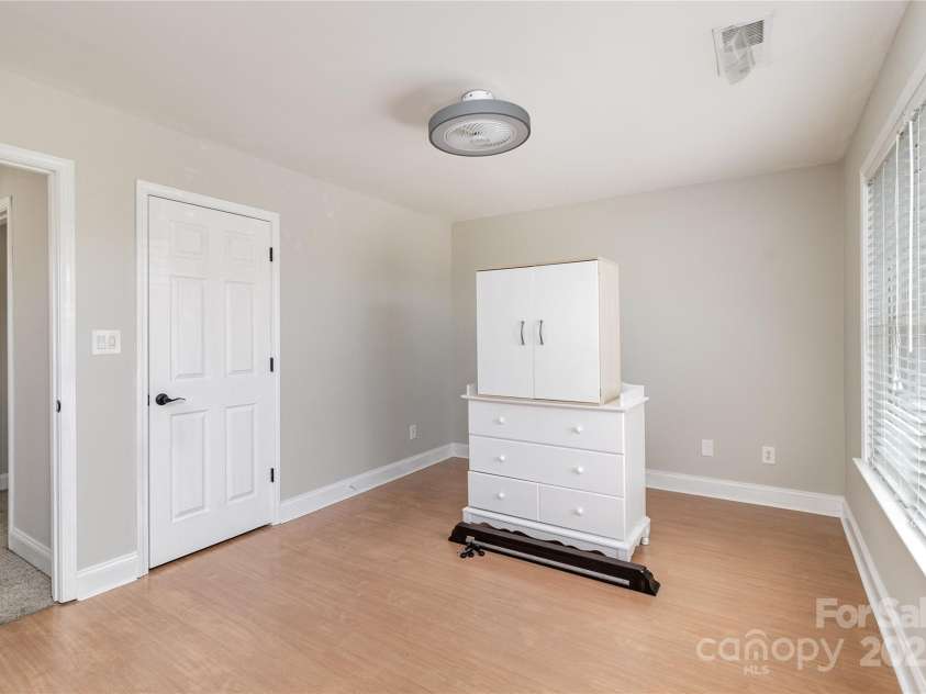 2600 Stagbuck Drive, Gastonia, NC 28052.  MLS# CAR4297044, YatesRealty ID 34877. 
