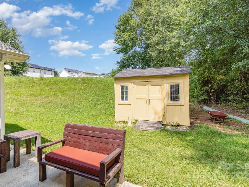 2600 Stagbuck Drive, Gastonia, NC 28052.  MLS# CAR4297044, YatesRealty ID 34877. 