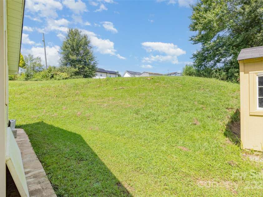 2600 Stagbuck Drive, Gastonia, NC 28052.  MLS# CAR4297044, YatesRealty ID 34877. 