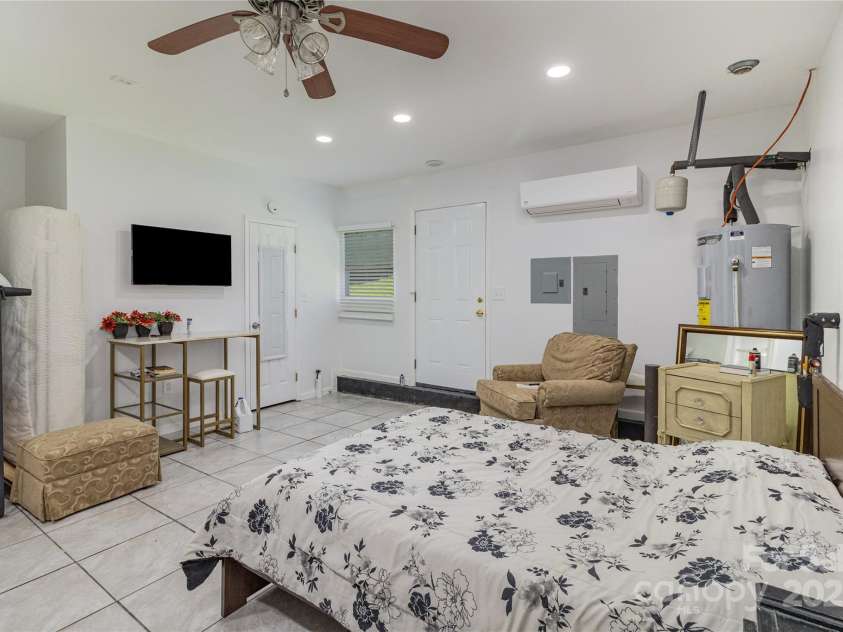 2600 Stagbuck Drive, Gastonia, NC 28052.  MLS# CAR4297044, YatesRealty ID 34877. Kitchen added to the studio