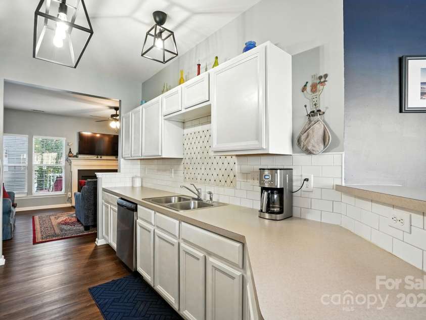 2005 Cramerton Village Drive, Cramerton, NC 28032.  MLS# CAR4295918, YatesRealty ID 34878. Kitchen