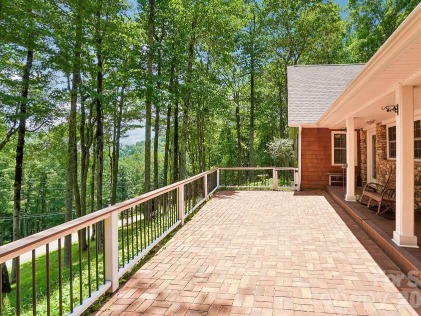 671 Trillium Lane, Mars Hill, NC 28754.  MLS# CAR4398850, YatesRealty ID 34879. Brick Patio