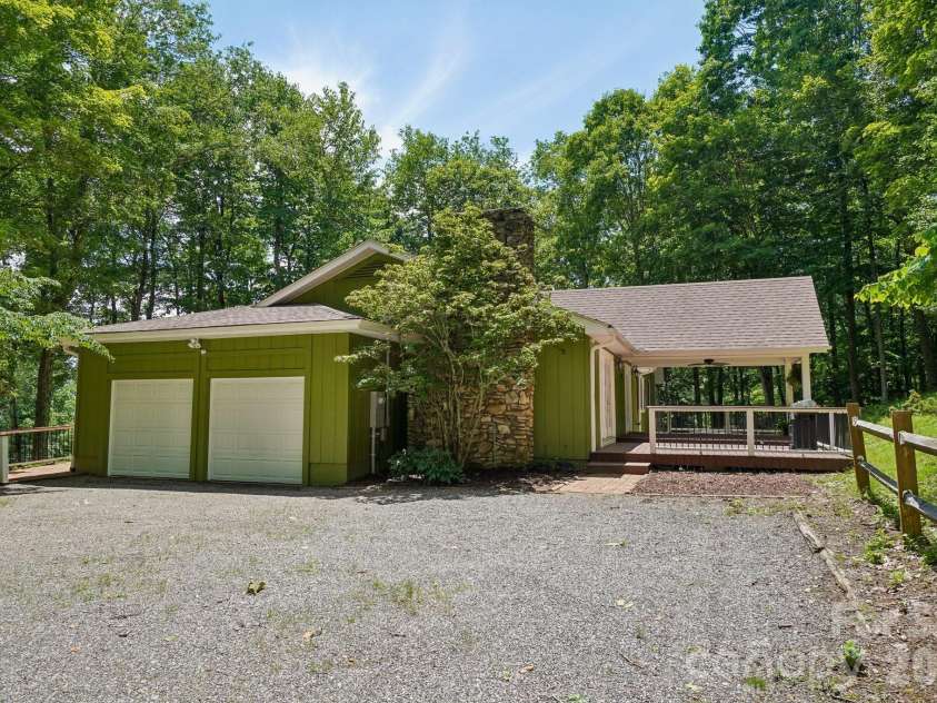 671 Trillium Lane, Mars Hill, NC 28754.  MLS# CAR4398850, YatesRealty ID 34879. Double Garage
