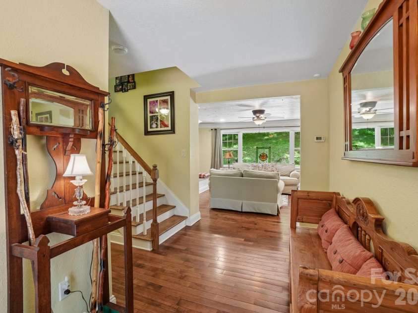 671 Trillium Lane, Mars Hill, NC 28754.  MLS# CAR4398850, YatesRealty ID 34879. Foyer