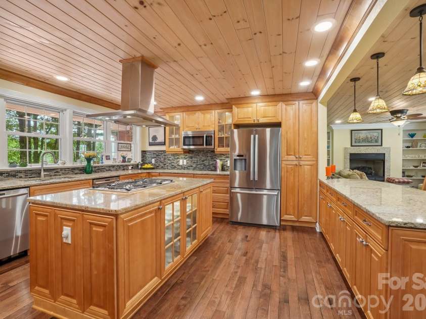 671 Trillium Lane, Mars Hill, NC 28754.  MLS# CAR4398850, YatesRealty ID 34879. Granite Counters