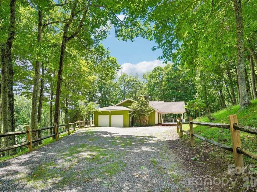 671 Trillium Lane, Mars Hill, NC 28754.  MLS# CAR4398850, YatesRealty ID 34879. Great Driveway Year Round