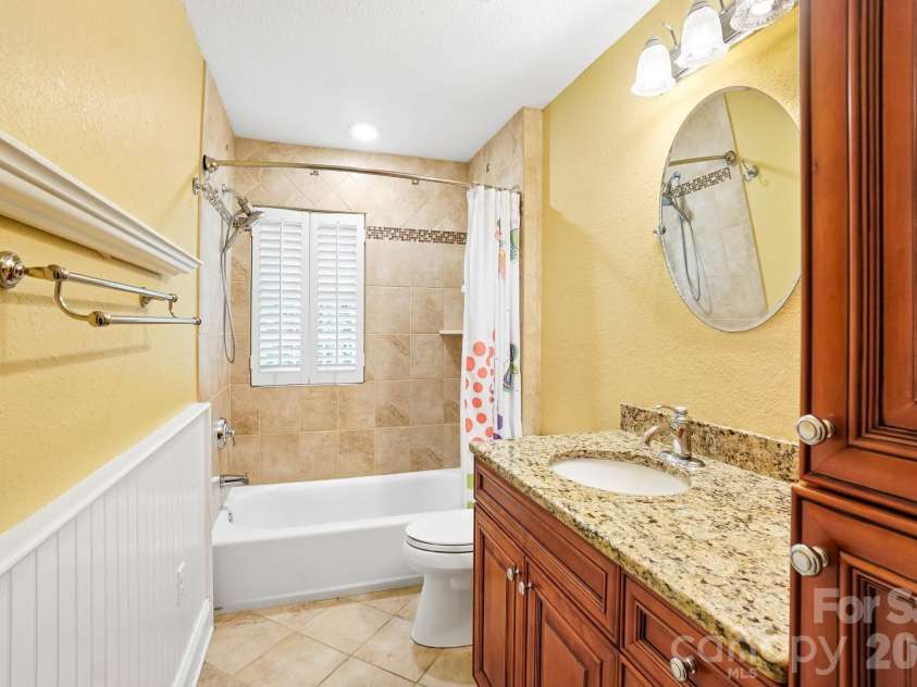 671 Trillium Lane, Mars Hill, NC 28754.  MLS# CAR4398850, YatesRealty ID 34879. Guest Bath Main Level