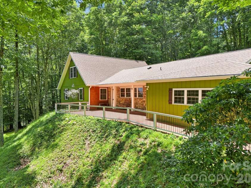 671 Trillium Lane, Mars Hill, NC 28754.  MLS# CAR4398850, YatesRealty ID 34879. Mountain Retreat