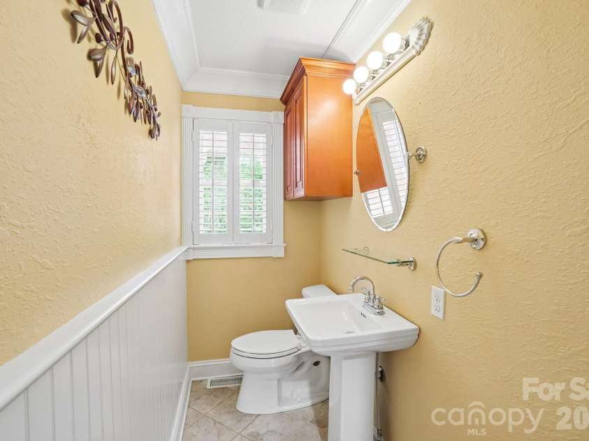671 Trillium Lane, Mars Hill, NC 28754.  MLS# CAR4398850, YatesRealty ID 34879. Powder Room Main Level